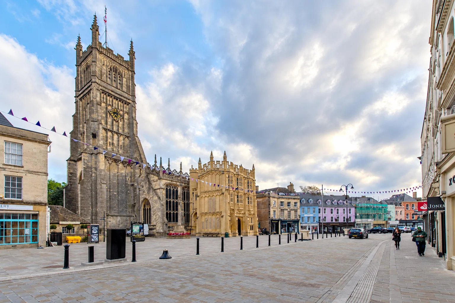 The parish church and Market Place in Cirencester